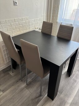 Stôl a stoličky - 2