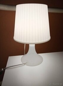 Predam lacno menšiu bielu lampu na nočny stolik - 2