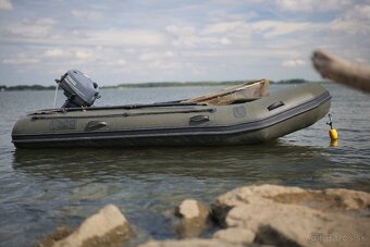 Predám čln FOX inflatable boat 320 + elektrická pumpa - 2