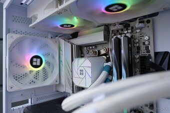 Herný PC, Ryzen 7 7800X3D, RX 9070, 32GB RAM, 2TB SSD, 24m - 2