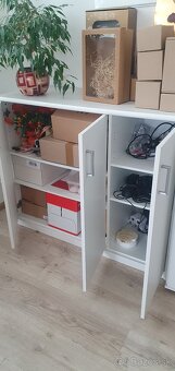 REZERVOVANÉ Biela komoda trojdvierková - 2
