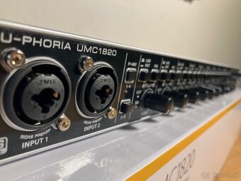 Behringer UMC 1820 - 2