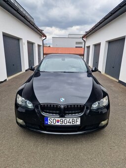 BMW e92 320i coupe manuál - 2