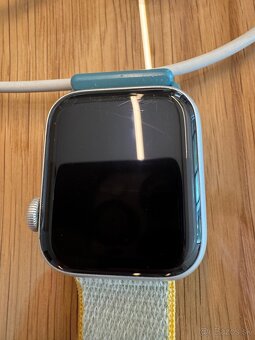 Predam Apple Watch SE 40 mm (prva generacia) - 2