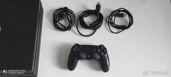 Ps4 pro 1tb+hry - 2