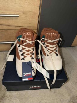 tommy hilfiger-jeans original damske snehule-cizmy-tenisky - 2