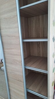 Šatniková skriňa - 2