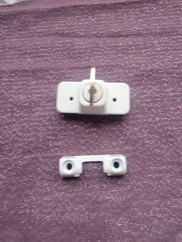 zámok okná Siegenia. - 2