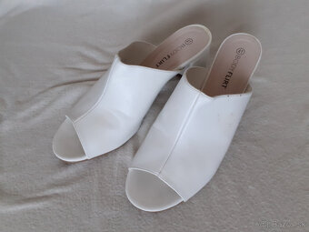 Dámske nové biele vsuvky Body Flirt č.41 - 2
