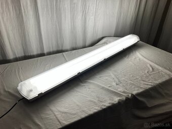 Neonové svietidla 7ks  = 28€. - 2