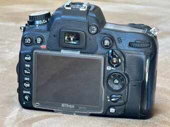 Fotoaparát D7000 na súčiastky - 2