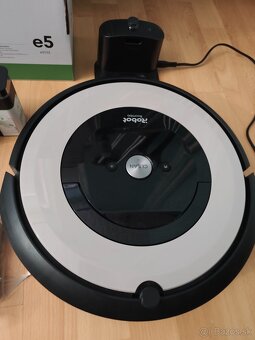ROBOTICKÝ VYSÁVAČ iROBOT ROOMBA e5 - 2