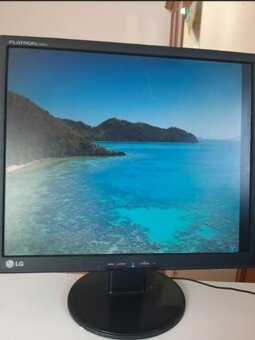 funkcny monitor 19 palcovy znaka LG bez repro - 2
