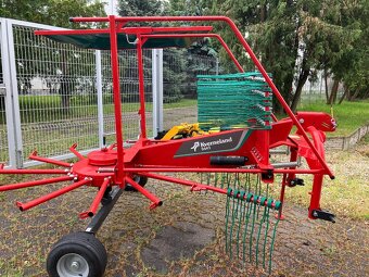 Zhrňovač krmovín Kverneland 9443 - 2