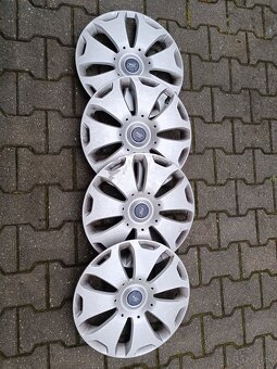 Puklice Ford R16 - 2
