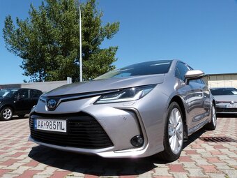 Toyota Corolla sedan 1,8i 72kW HEV automat - 2