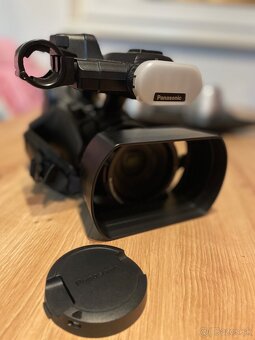 PANASONIC AG AC30 - 2