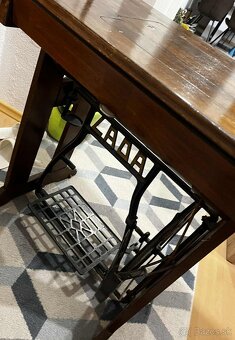 Šijací stroj Lada - 2