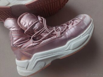 Snehule značky Reserved - 2