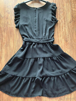 Predám nádherné čierne šaty, S/M - 2