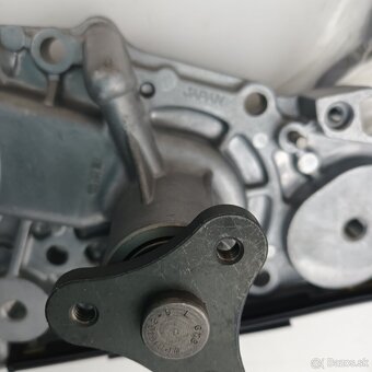 Predám vodnú pumpu Mazda 323 IV 1,8 16v+Turbo - 2