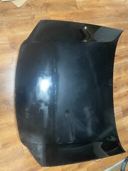 Predám kapotu na vw passat b5.5 čiernu - 2
