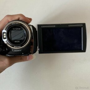 Sony HandyCam HDR-PJ580 - 2