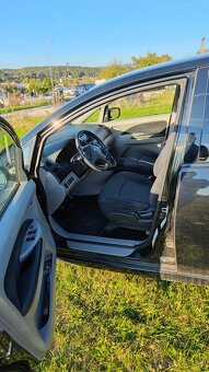 Mitsubishi Grandis - 2