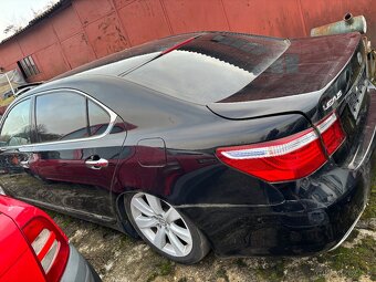 LexusLS600HL - 2