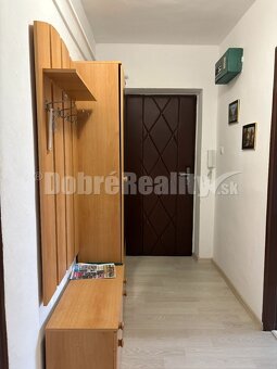 NA PREDAJ 3 IZBOVÝ BYT S VLASTNOU PREDZÁHRADKOU - 2