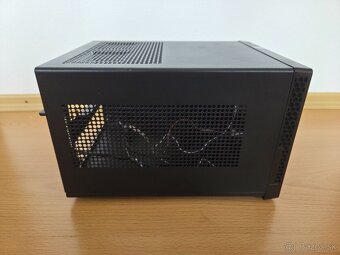 Predám PC skrinku SilverStone SG13 (čierna) - 2