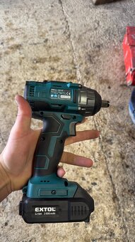 Nový razový uťahovak Extol 20v - 2