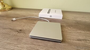 Externá DVD napaľovačka Apple SuperDrive USB 2.0 (MD564ZM/A) - 2