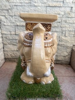 Keramický slon - podstavec pod kvetináč - 2