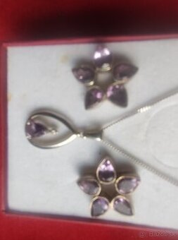 Predam krasnu striebornu supravu s ametystami. - 2