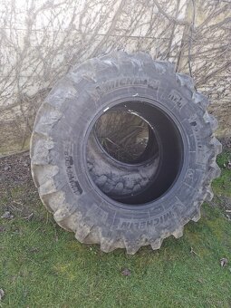 Predám pneumatiky 440x80 R28 Michelin - 2