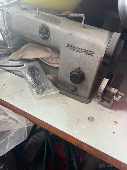 Predam stolove šijacie stroje Minerva - 2