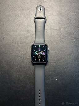 Apple Watch SE 2020 44mm Space Gray - 2