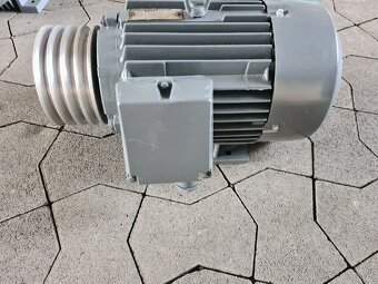 Predám el.motor 4kW 1430ot 380V - 2