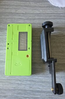 Detektor hladiny laserového lúča s pulzujúcim LCD displejom - 2
