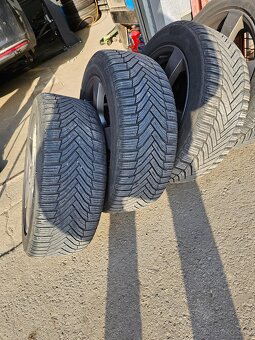 Predám zimné pneumatiky 225/50 R17 s diskami - 2