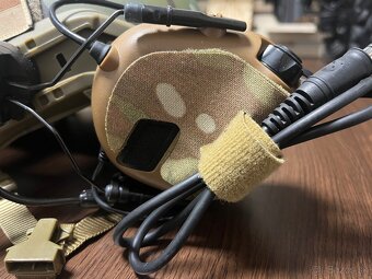 Predám dummy helmu Multicam + Earmor - 2