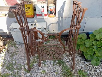 Predám stojan na starý šijací stroj, stav ako na foto - 2