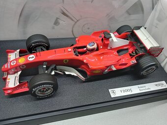 F1 FERRARI F2005 2005 RUBENS BARRICHELLO HOTWHEELS 1:18 - 2