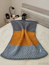 Pletená detská deka sivo-horčicová - 2