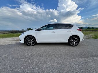 PREDAM TOYOTU AURIS 1,6 97kw 2017 - 2