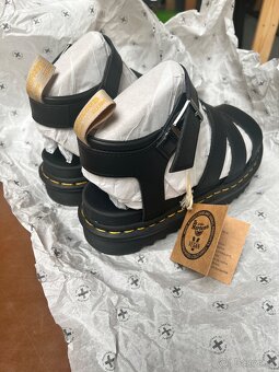 Dr. Martens Sandále V Blaire 23806001 Čierna vel.40 - 2