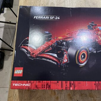 LEGO Technic 42207 Ferrari SF-24 F1 - 2