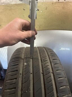 235/45R17 - 2