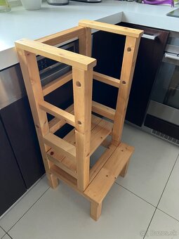Uciaca veza- drevene schodiky - 2